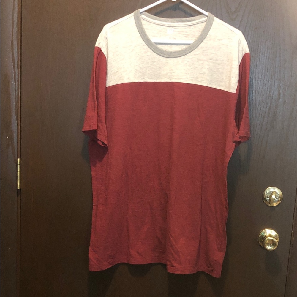 GAP Men's Red and Gray Tee